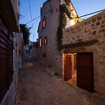 Authentic Stone House Kut Vis