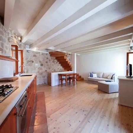 Authentic Stone House Kut 別荘 ヴィス