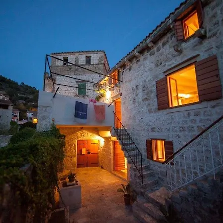 Authentic Stone House Kut * Vis