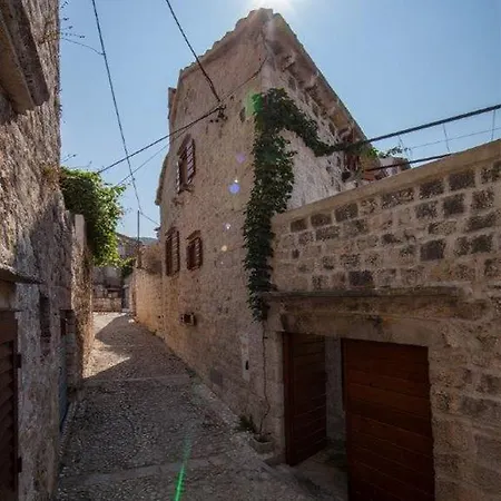 Authentic Stone House Kut Holiday home Vis