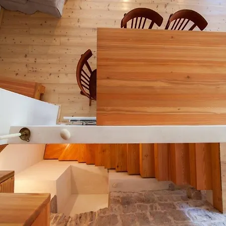 Authentic Stone House Kut بيت للعطل